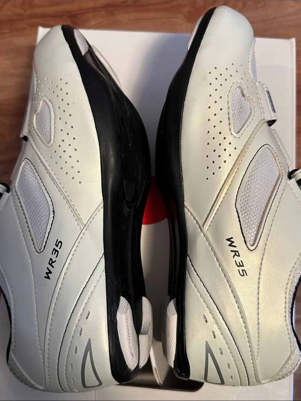 Bontrager Women’s White & Black Cycle Shoes. Size 39 (EU), 7.5 (US)